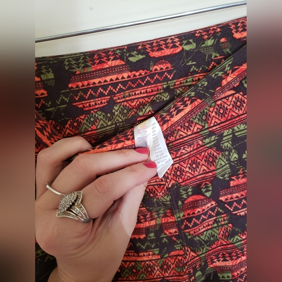 NWOT lularoe firery Alpine lake house leggings - Picture 5 of 11